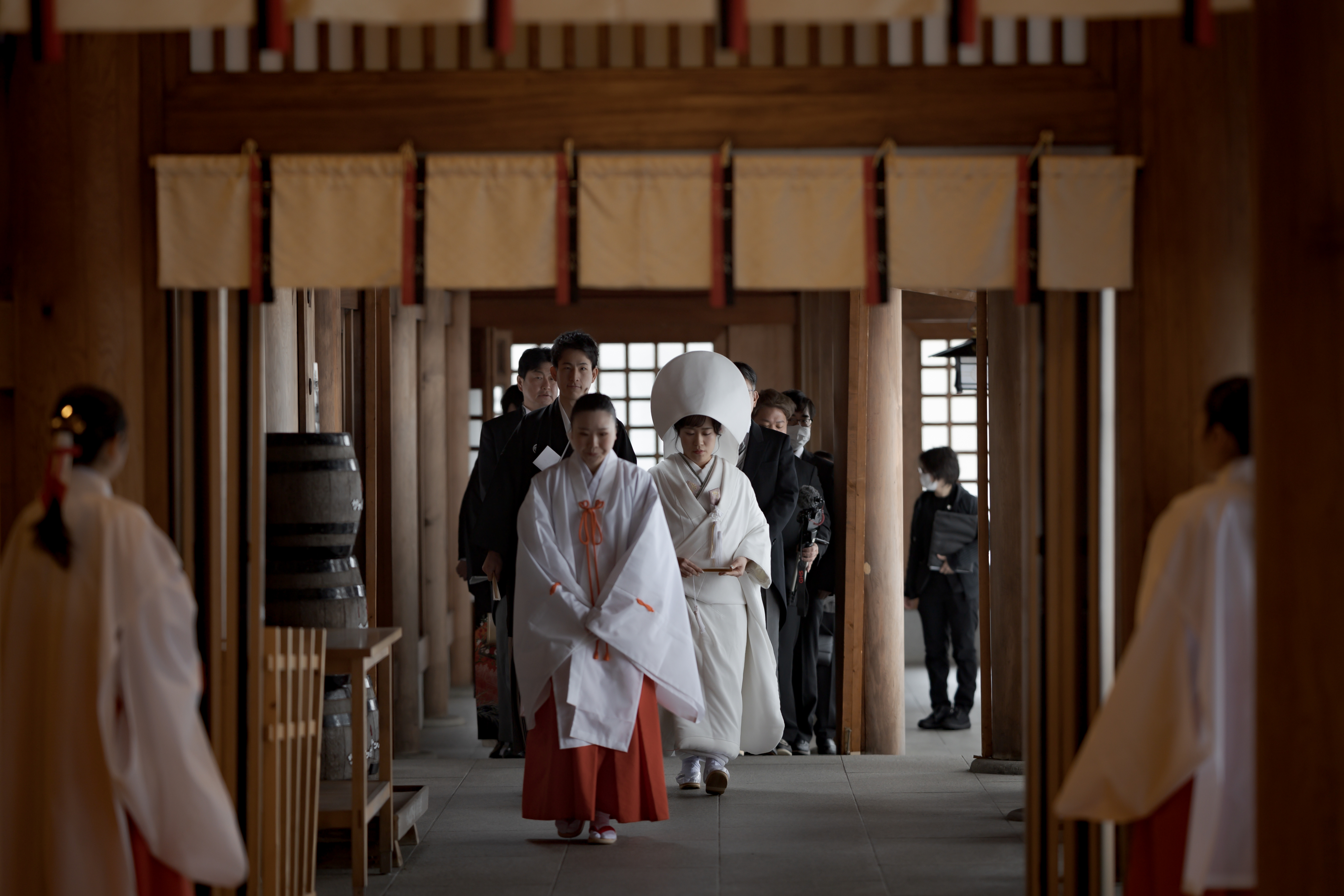 北海道らしく、真っ白な雪の中で、趣を感じる和装結婚式。